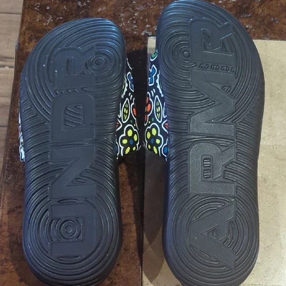 Colorful Patterned Slides - Picture 7 of 8